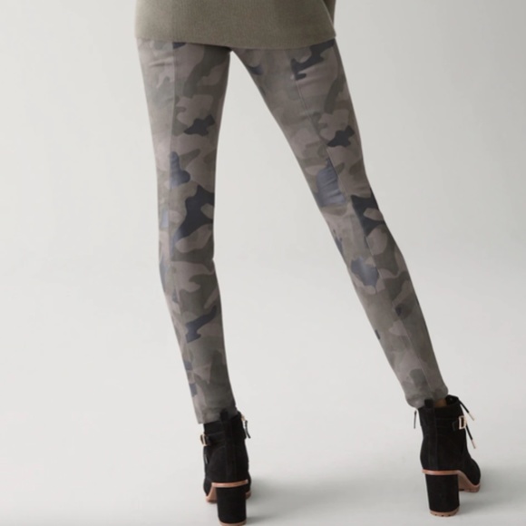 WHBM Camo Runway Leggings - Picture 4 of 6
